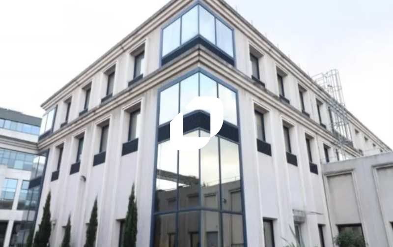 Idéalement situé à la Plaine Saint Denis, à proxi