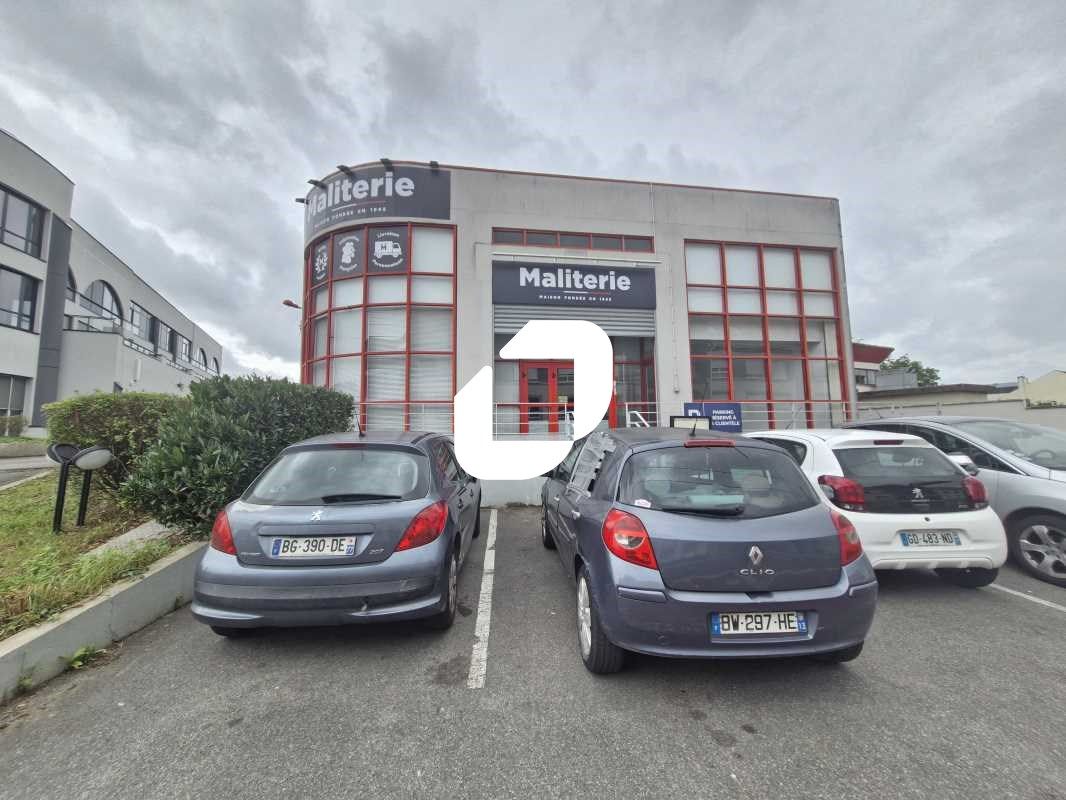 Situé au sein de la zone d'activité la Croix Sain