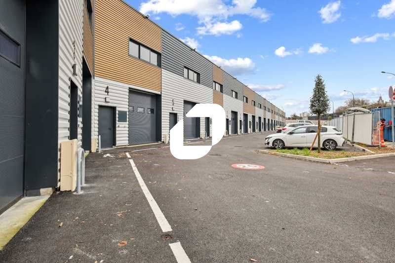 Local 1 706 m² divisibles à partir de 111 m² À Ép