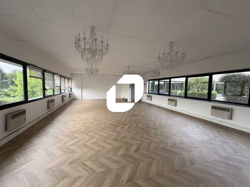 Au sein de la ZA SAINTE APOLLINE à Plaisir, Immpr