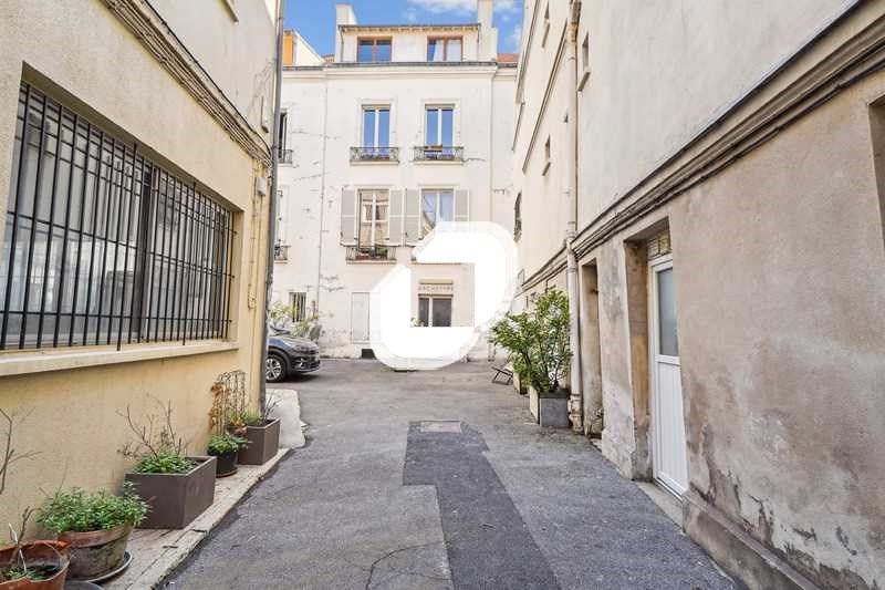 A la limite du 11ème arrondissement de Paris, au 