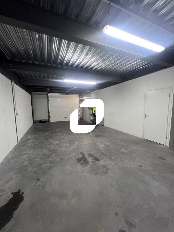 Situé idéalement à la sortie de la N4, à 10min de