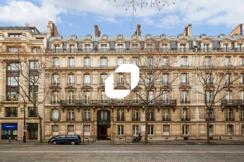 Boulevard Haussmann dans un bel immeuble en pierr