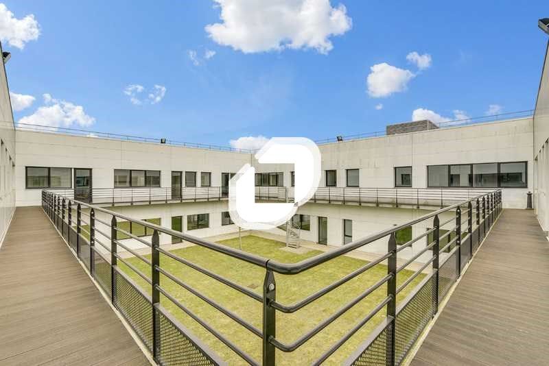 Situé à seulement 500 mètres de la Gare de Lieusa