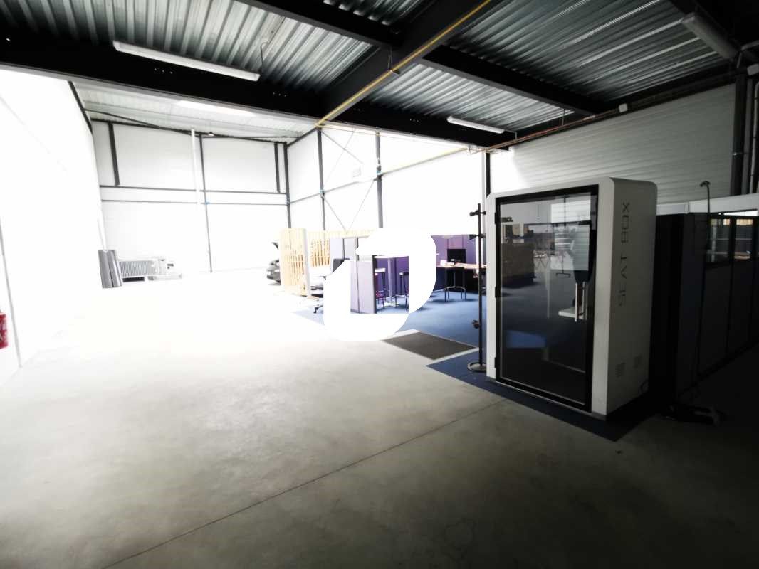 Situé à proximité immédiate de l'A4 et de la Fran