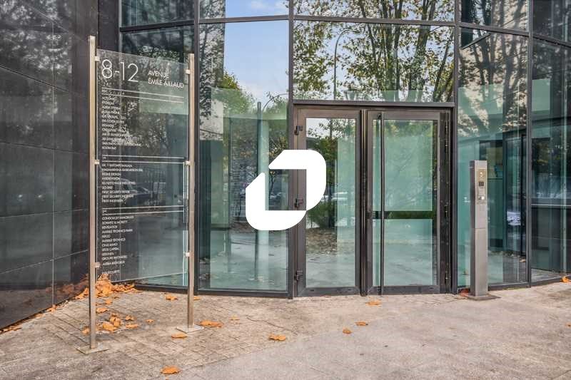 Située à proximité de l'Autoroute A6 à Grigny, Im