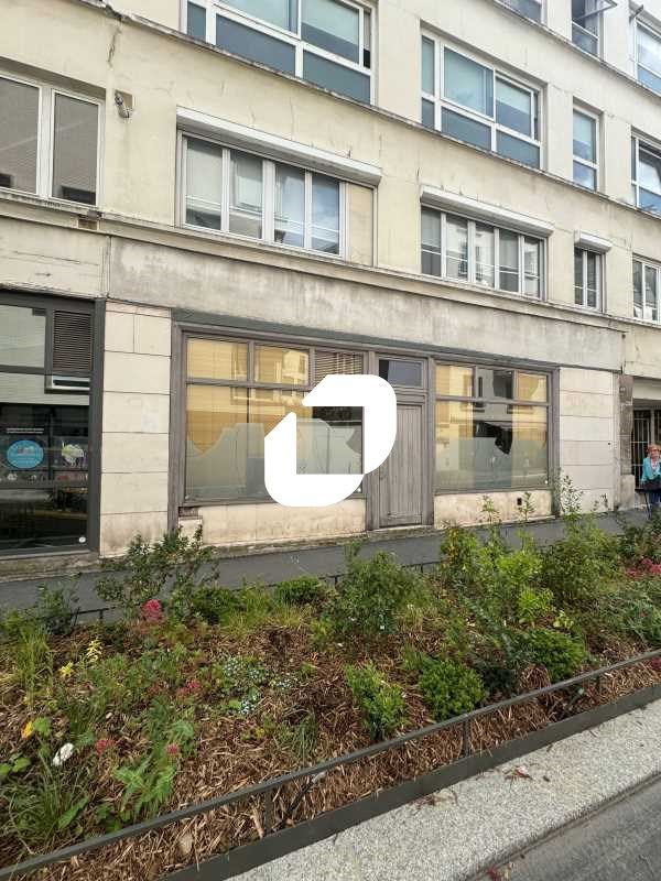 Situé à proximité immédiate des métros Alexandre 