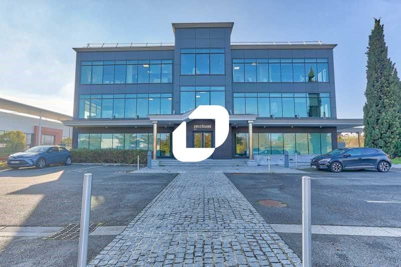 Situé dans le prolongement de la Zone commerciale