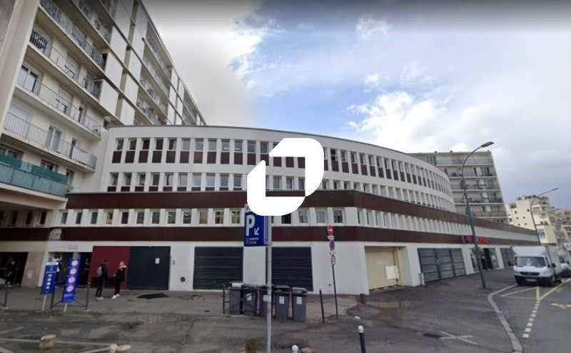 Locaux idéalement situés, à proximité du métro 12