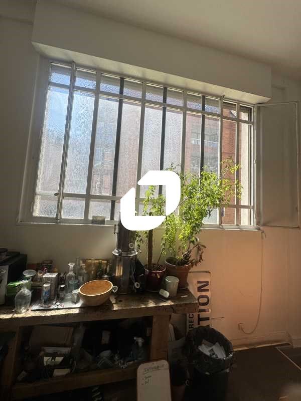 Situé à deux pas de Père Lachaise, dans un immeub