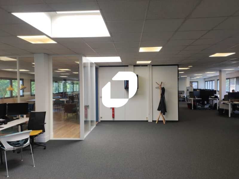 Nous vous proposons  un beau plateau de bureaux d