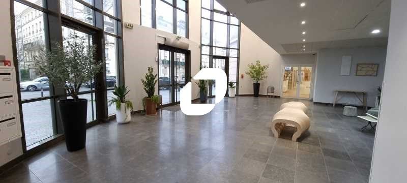 Situé en plein coeur du Val d'Europe Place d'Aria