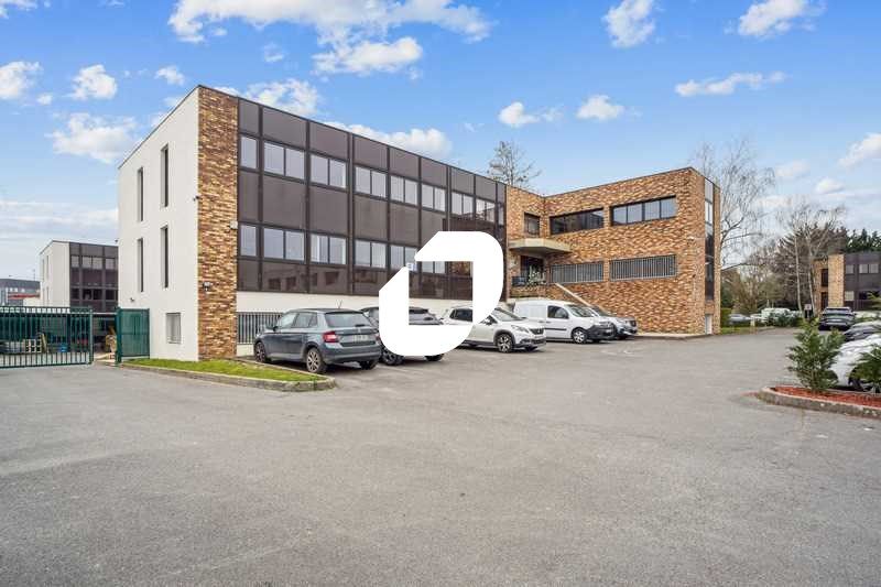 Idéalement situés à proximité de l'autoroute A10,