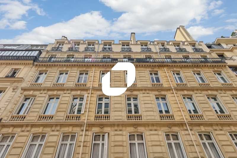 En plein coeur du 8e arrondissement, dans un bel 