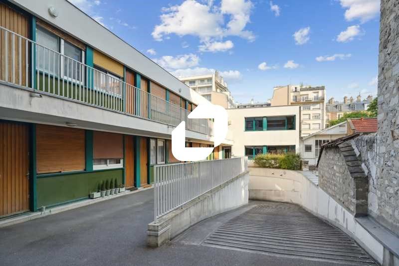 Au pied du metro PASTEUR et à proximité immédiate