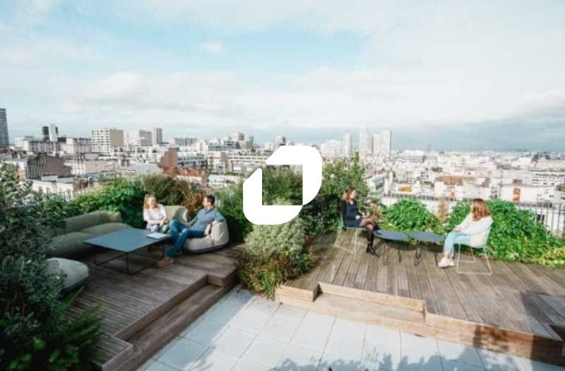 Paris 13ème, au pied du métro/RER Bibliothèque Fr