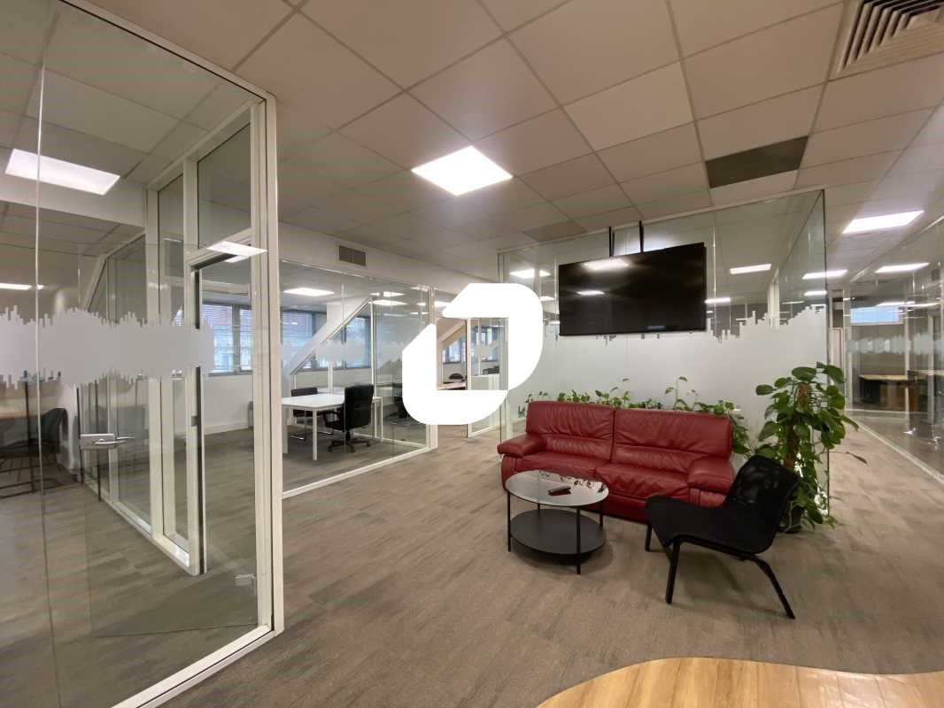 Au sein d'un immeuble de bureaux, idéalement situ