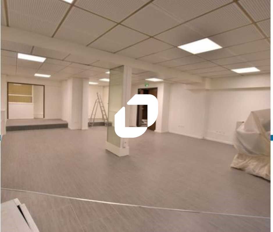 Dans un hôtel particulier à proximité de la stati