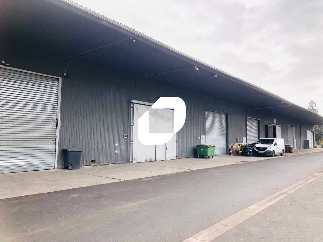 A proximité de la Nationale N20 et Départementale