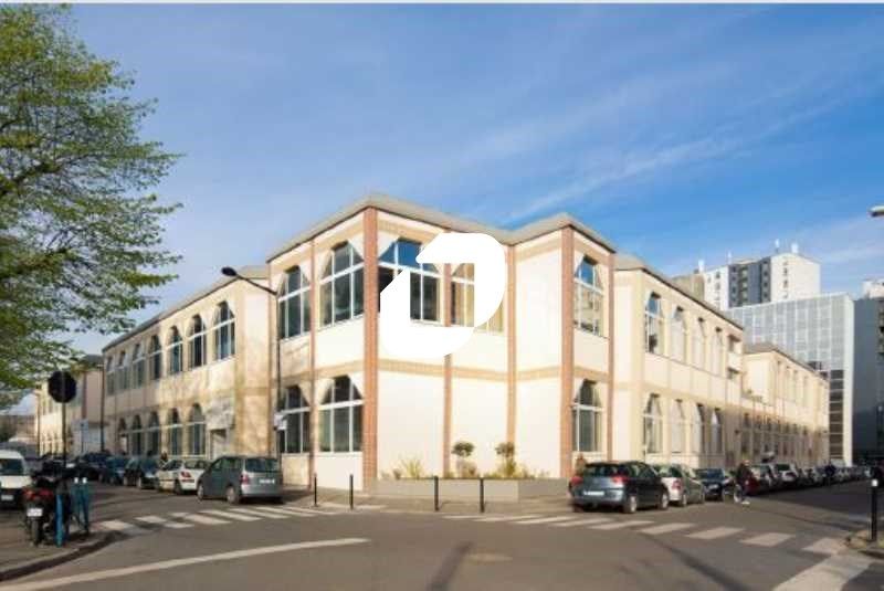 A proximité de la Porte de la Villette et des mét