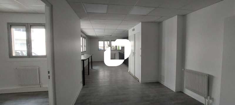 Idéalement situé à proximité des métros Jules Jof