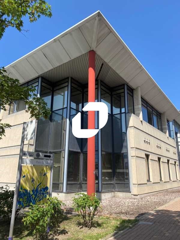 Au sein du Parc des Barbanniers, à proximité du R