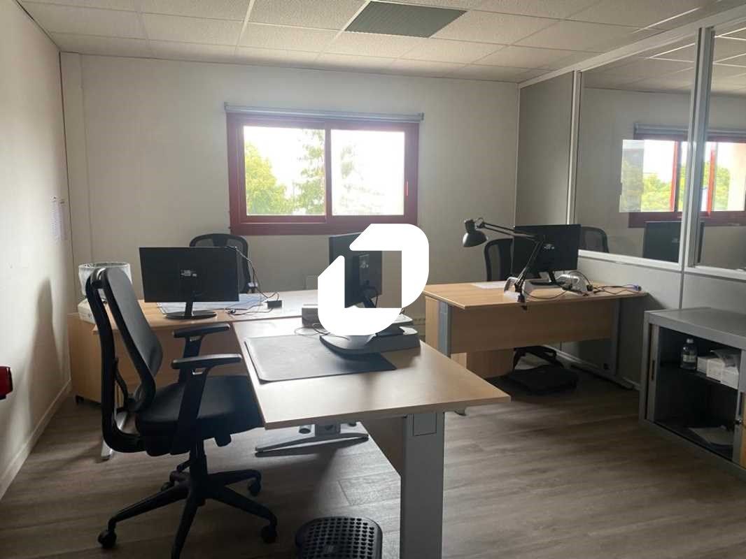 Au coeur du parc d'activité des Cayennes à Confla