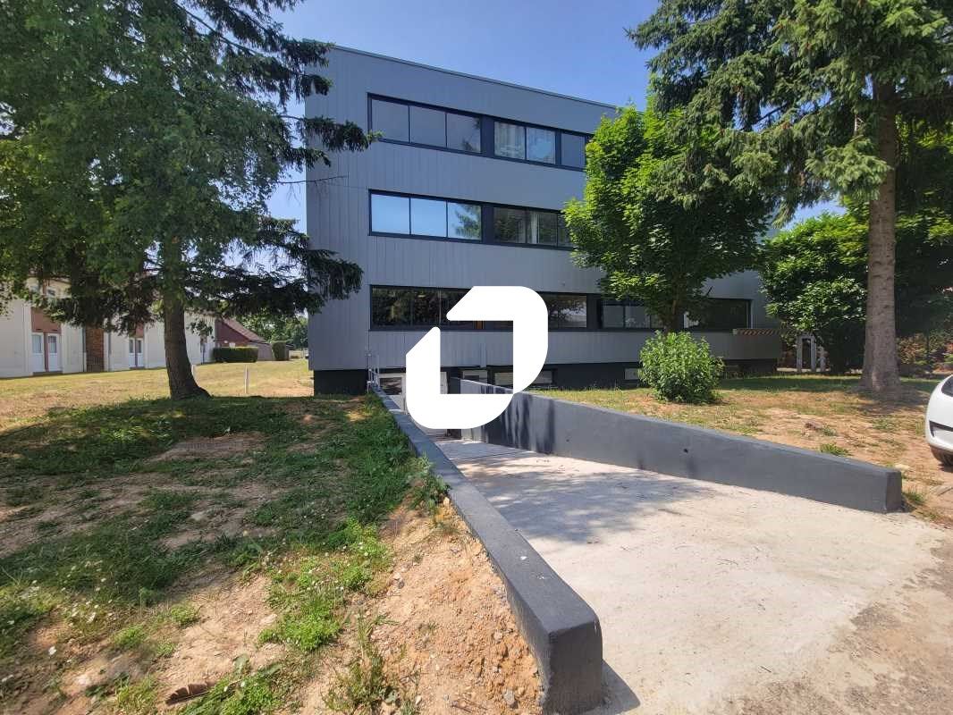 Située dans la zone d'activité prisée de Courtabo