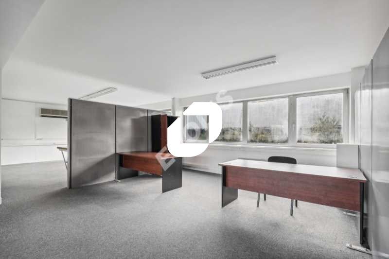 Au coeur de la zone d'activité de Saint Leu La fo