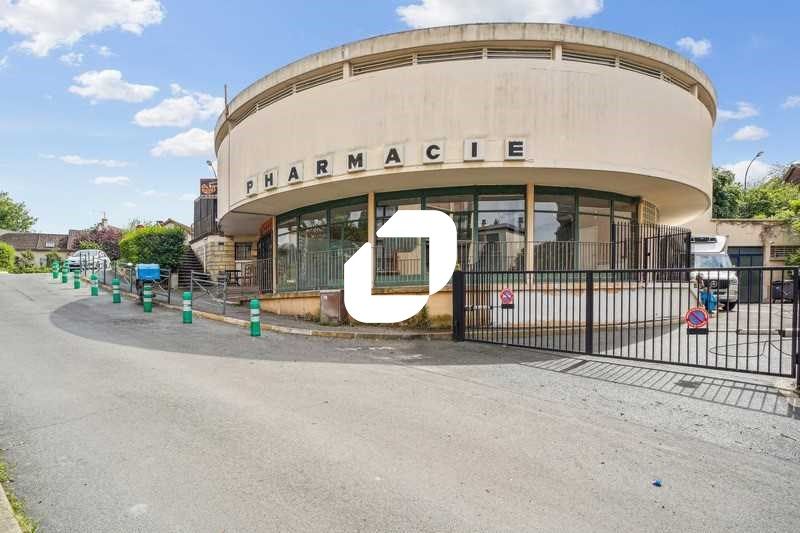 Situé dans un quartier résidentiel calme, à proxi