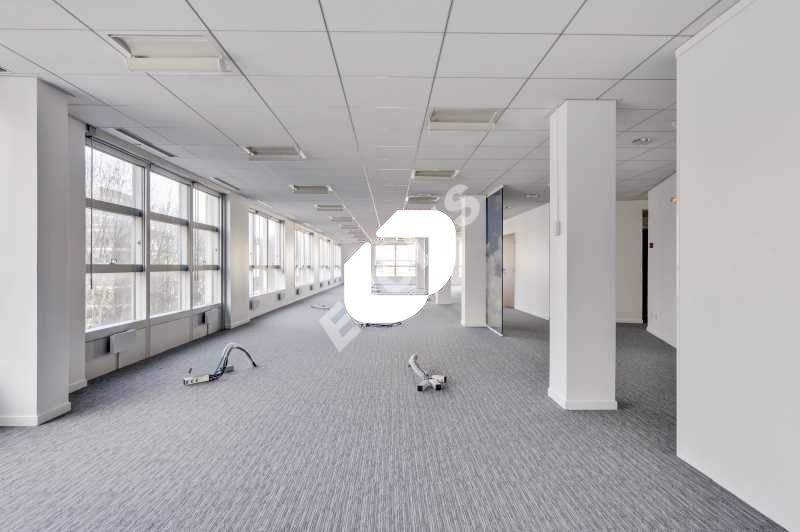 Dans un immeuble récent, au pied du pôle Pleyel, 