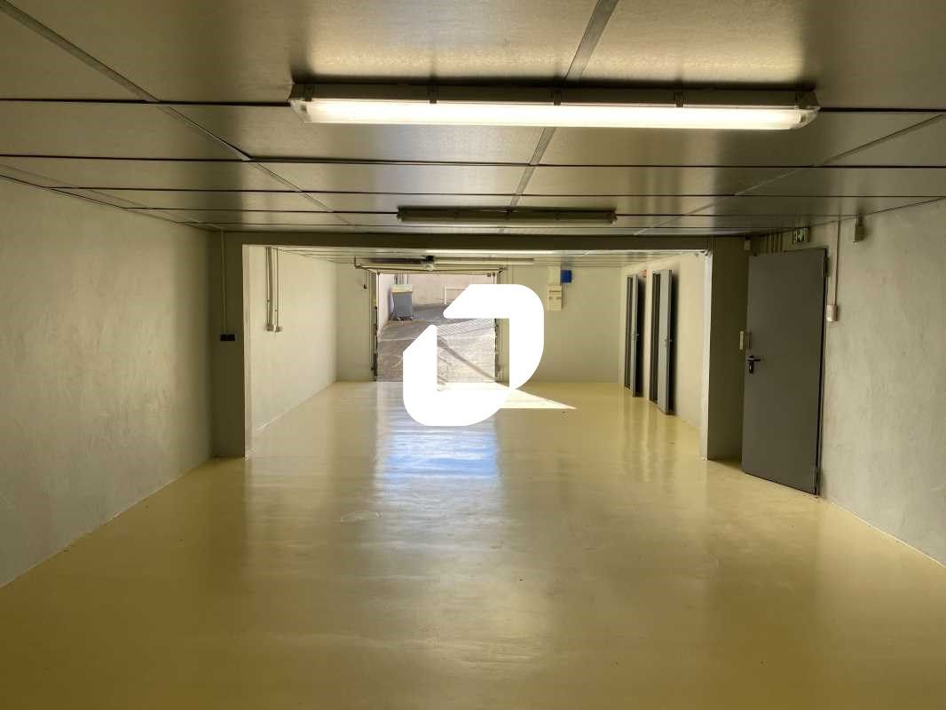 Situé à Pierrelaye dans un site clos et atypique,