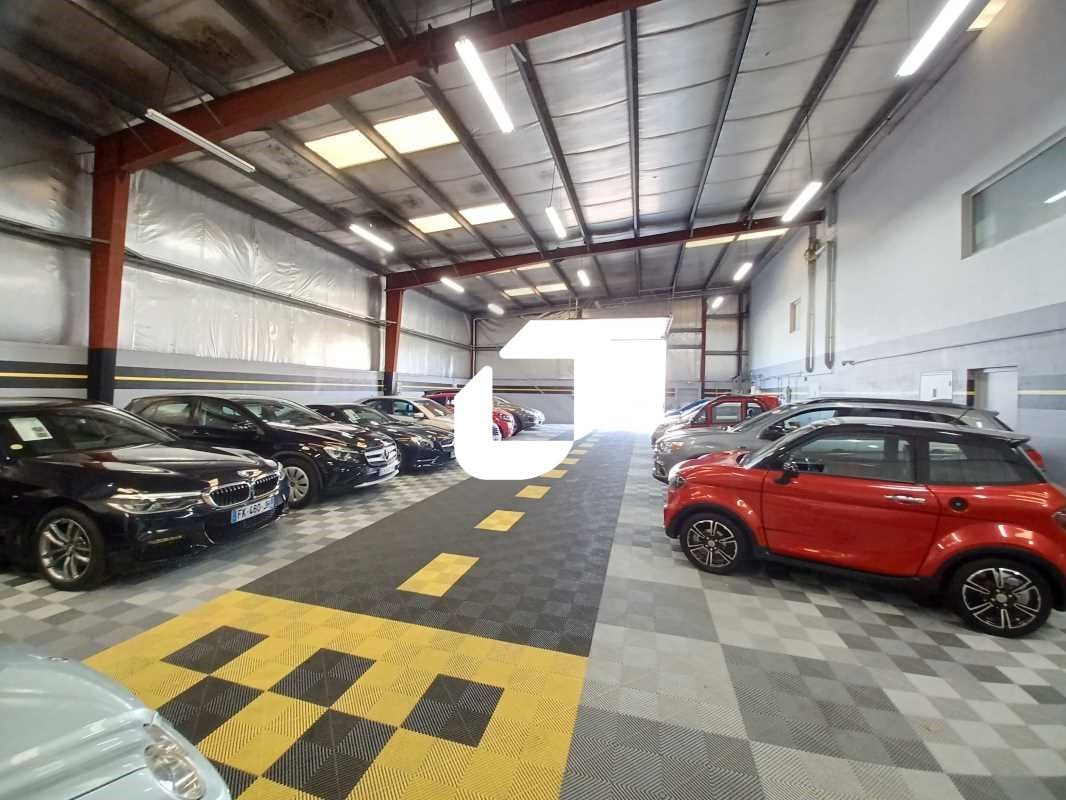 A proximité de l'autoroute A4 et A104, au sein de