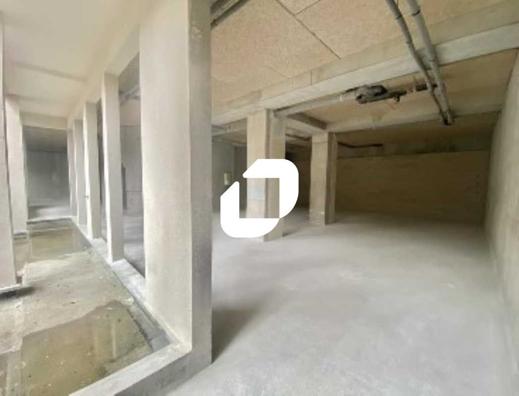 A proximité de la gare de Clichy-Levallois, nous 