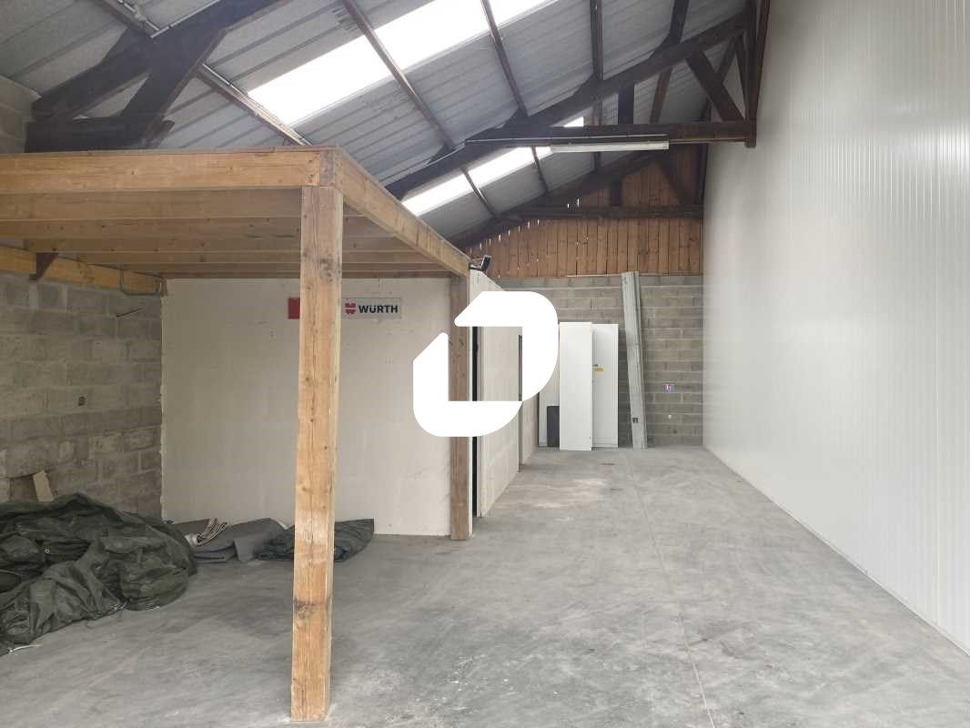 Immprove vous propose à Livilliers, un local de s