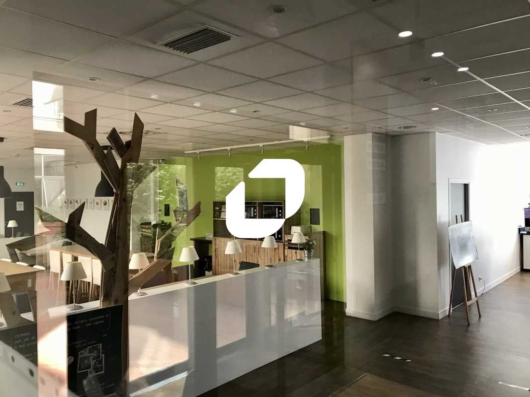 Au sein d'un parc tertiaire  idéalement situé à 5