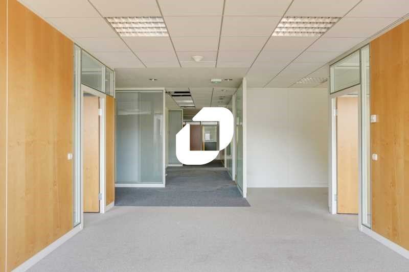 Situé au sein d'un immeuble de bureaux de bon sta