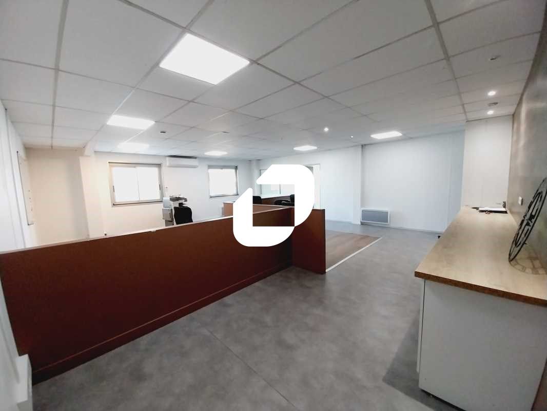 Dans la zone d'activité des Renouillères à Neuill