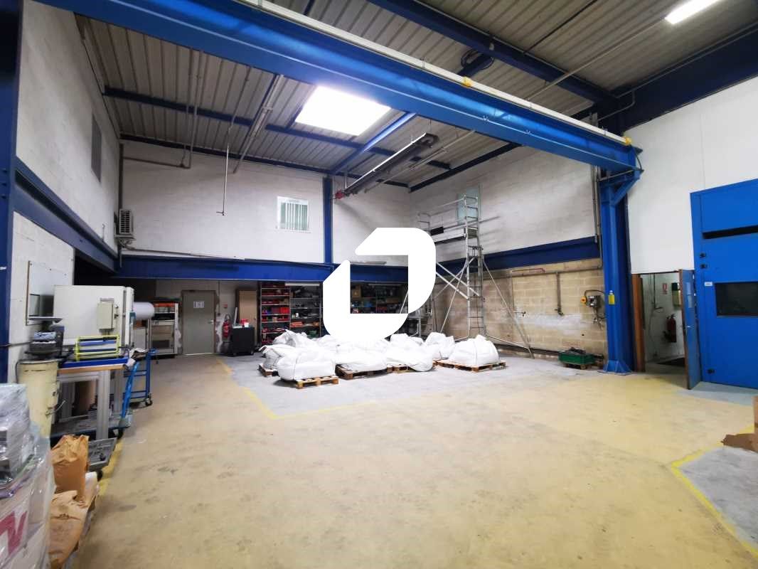 Au sein de la zone d'activité de la Tuilerie, à p