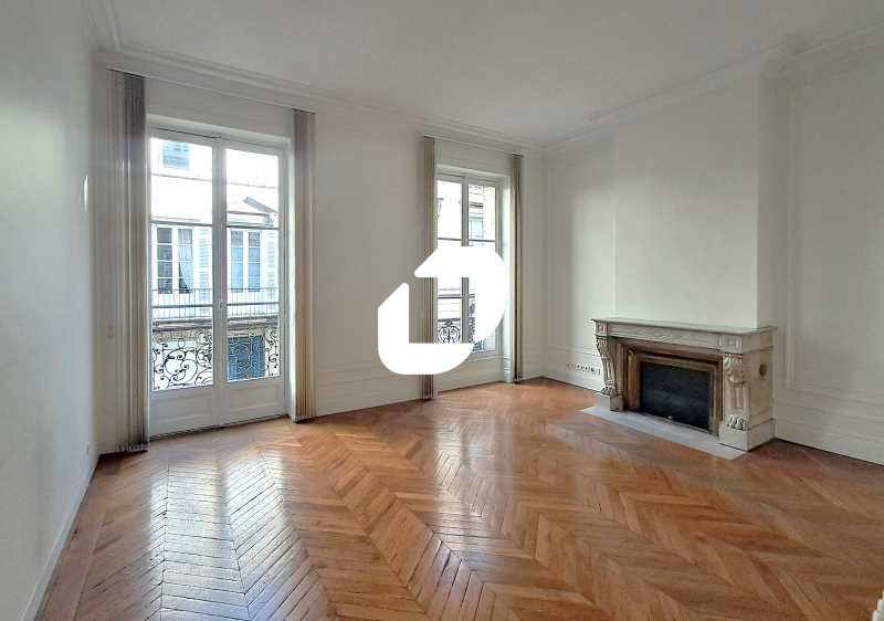 Dans le coeur du 8ème arrondissement de Paris, Im