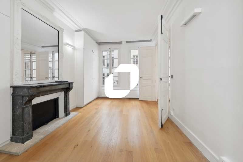 Dans un immeuble ancien plein de charme, IMMPROVE