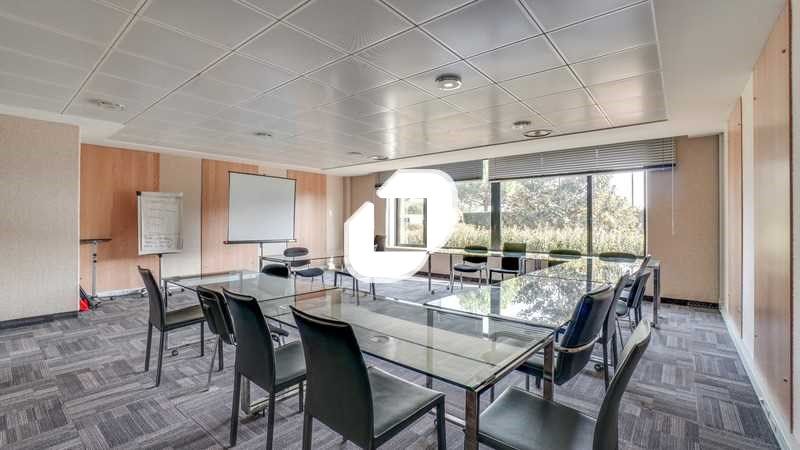 Située à proximité immédiate du centre commercial