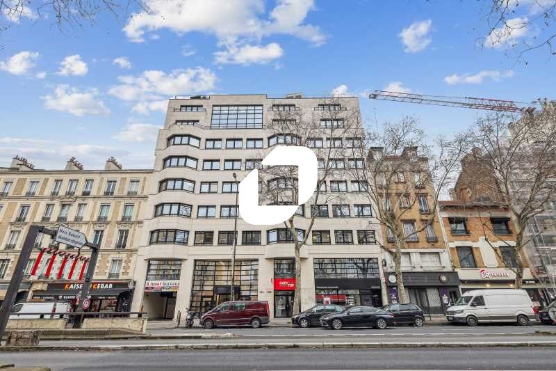 Situé en plein coeur du quartier d'affaires et de