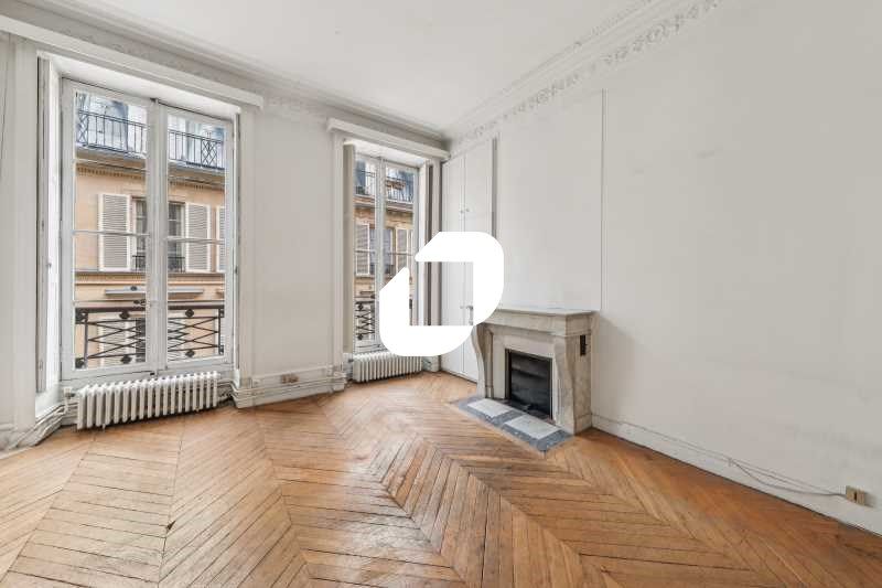 Dans un immeuble ancien, IMMPROVE propose à la lo