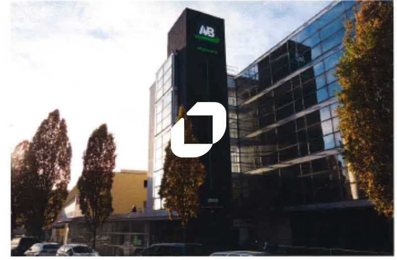 Au sein d'un immeuble de bureaux, au pied de l'A3