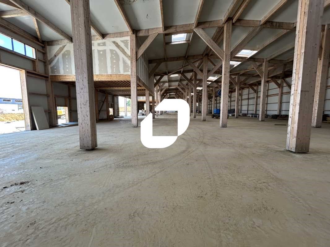 Situé au sein de la ZAC du Bois de l'érable à Lim