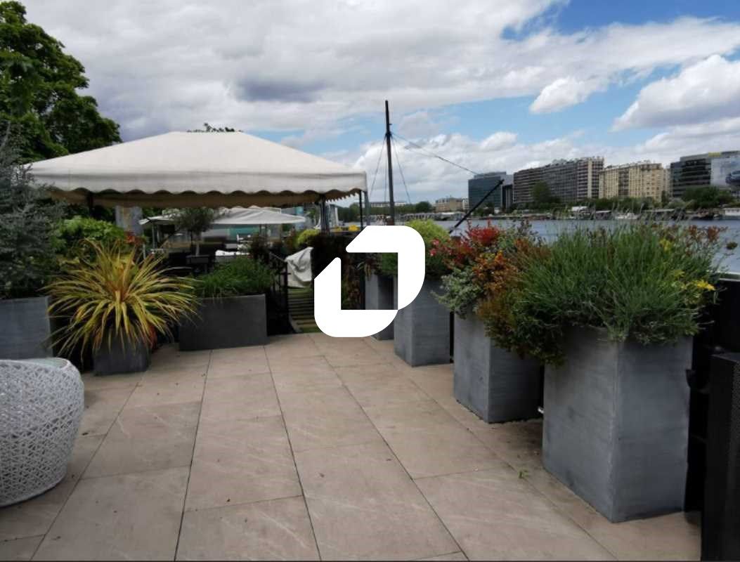 Et si vous achetiez vos bureaux sur un bateau ...