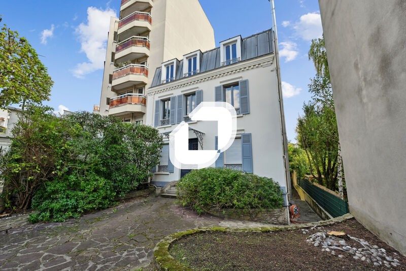 Situé à Nogent-sur-Marne, proche du RER A Nogent-