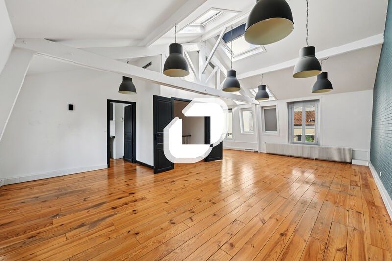 Situé à Nogent-sur-Marne, proche du RER A Nogent-