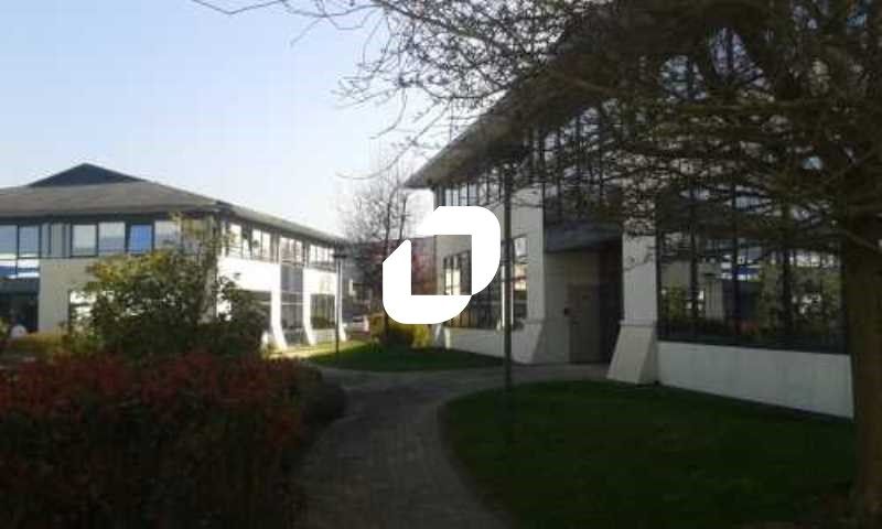 Immprove vous propose, en bordure de la N10, un e